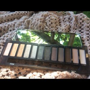 Urban Decay Naked Smoky-SOLDDDD